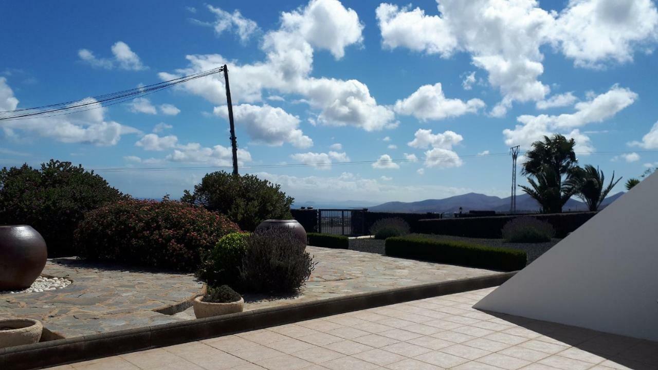 Villa Essence - A Unique Detached Villa With A-C, Heated Private Pool, Hottub, Gardens, Patios And Stunning Views! Tías Exterior foto